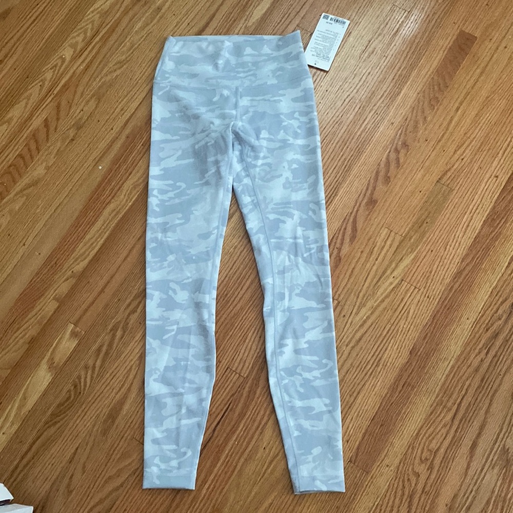 Size 6 Lululemon Wunder Under 28” leggings! Brand new